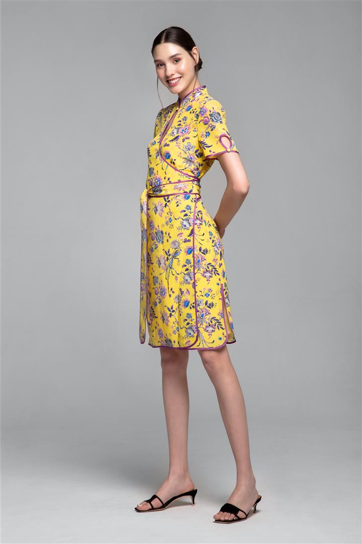 Kimono-style silk wrap dress with oriental print in yellow